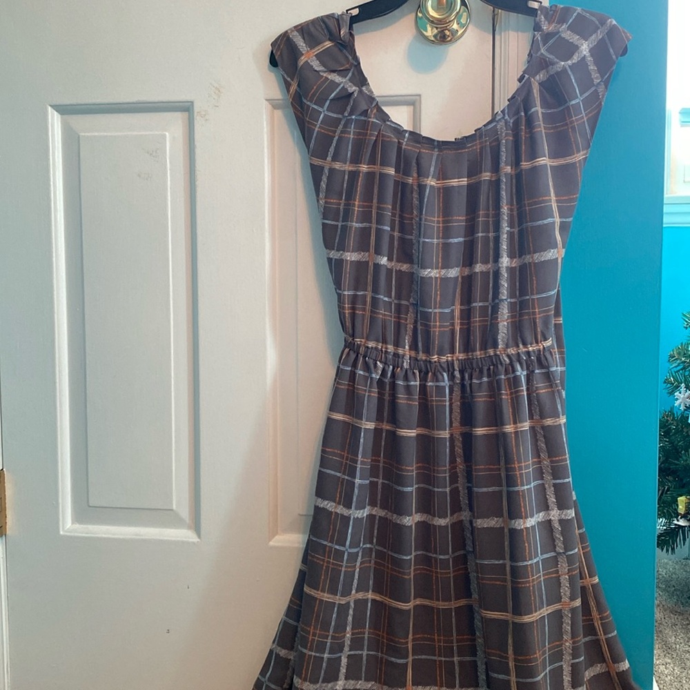 Lauren Conrad XS midi dress. Muted purple with grid designs, ties in the back.